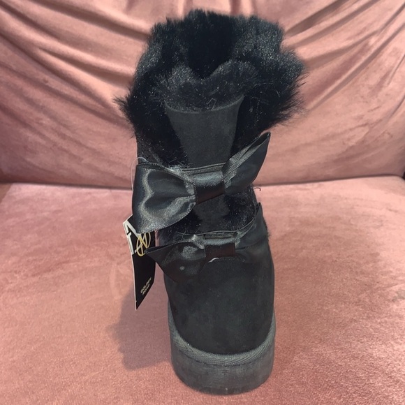RHINESTONE 2 BOW BLACK FUR BOOTS - Picture 7 of 11